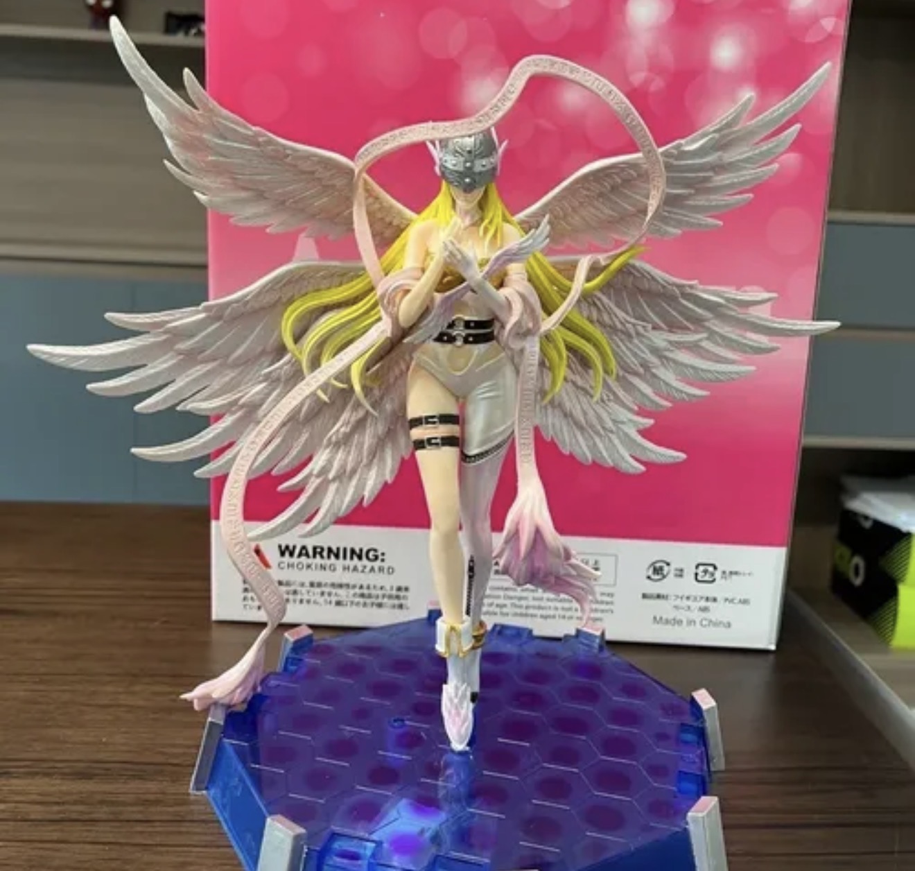 فیگور دیجیمون angewomon چراغدار