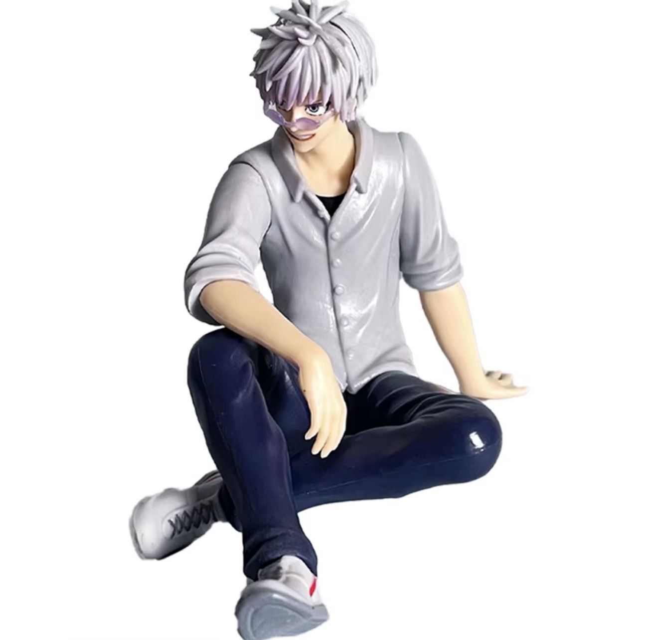 فیگور گوجو نشسته